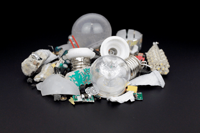 Probendarstellung: Retrofitbirne (KS, Metall-Verbunde, Gewinde, Schirme)