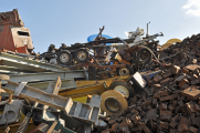 Leichter Altschrott: Material aus Abbruch und Industrie, gebrauchte und funktionsunfähige Ware; unter 6 mm Stärke [30]